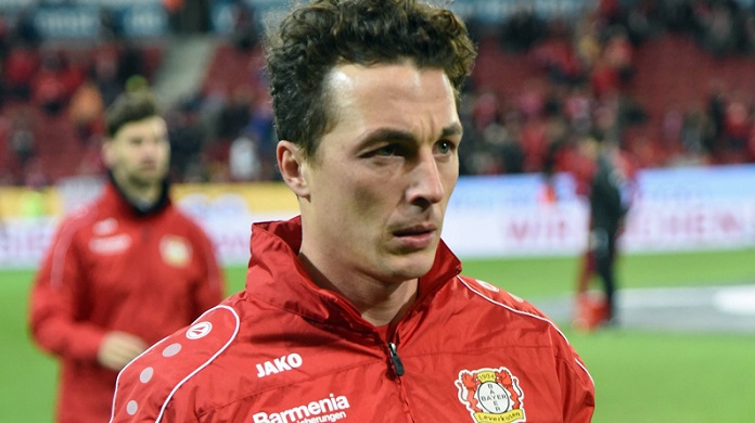 药厂中场鲍姆加特林格接受鼻骨手术,将戴面具出场