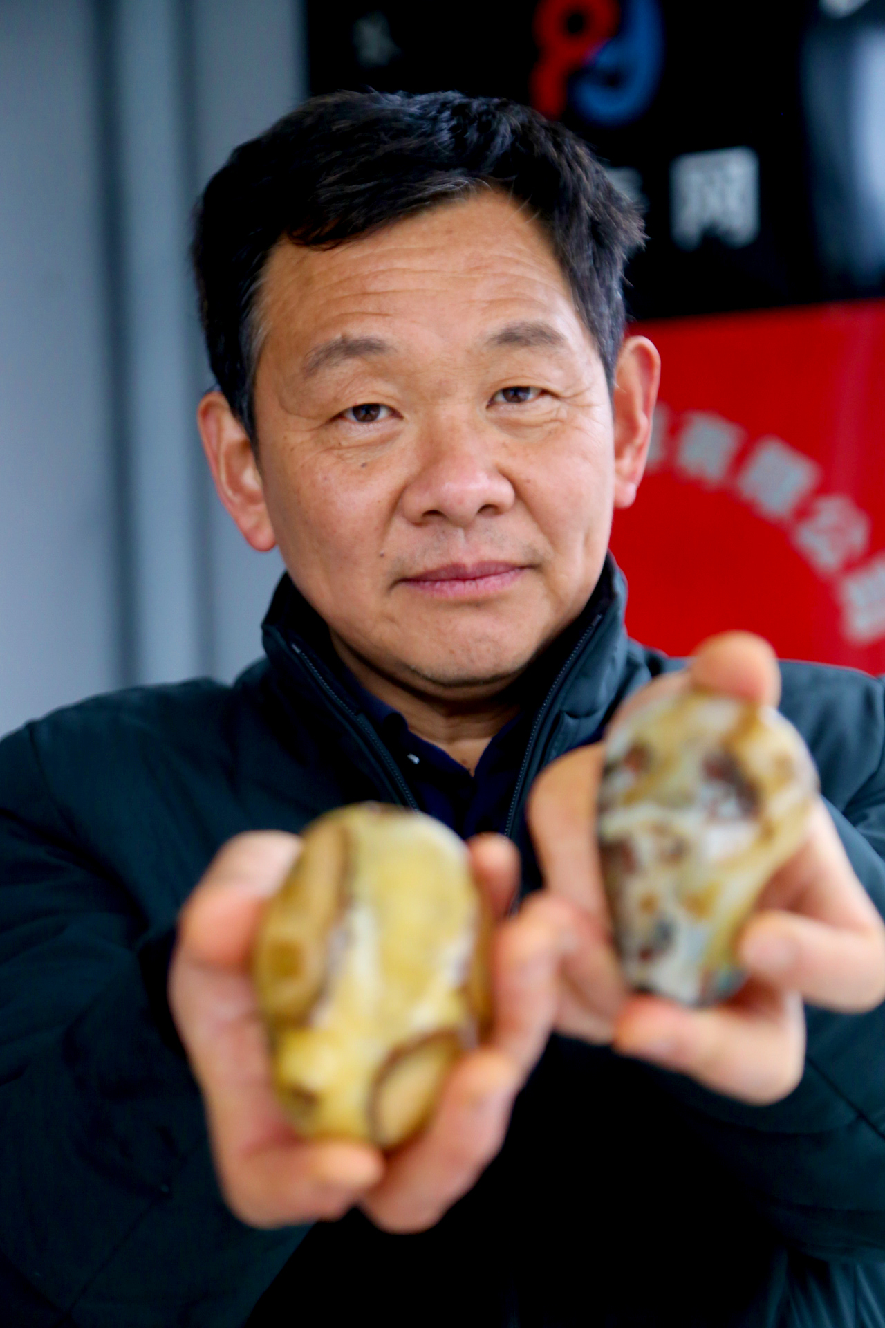 迎来了一个特殊客人,这个来自宜昌市猇亭区云池社区的农民,自称带有一