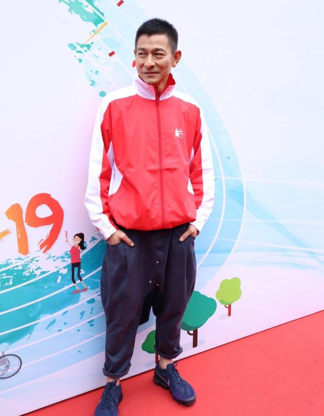 刘德华病好后复出,眼袋比眼睛还大,自费申请红馆10场演唱会