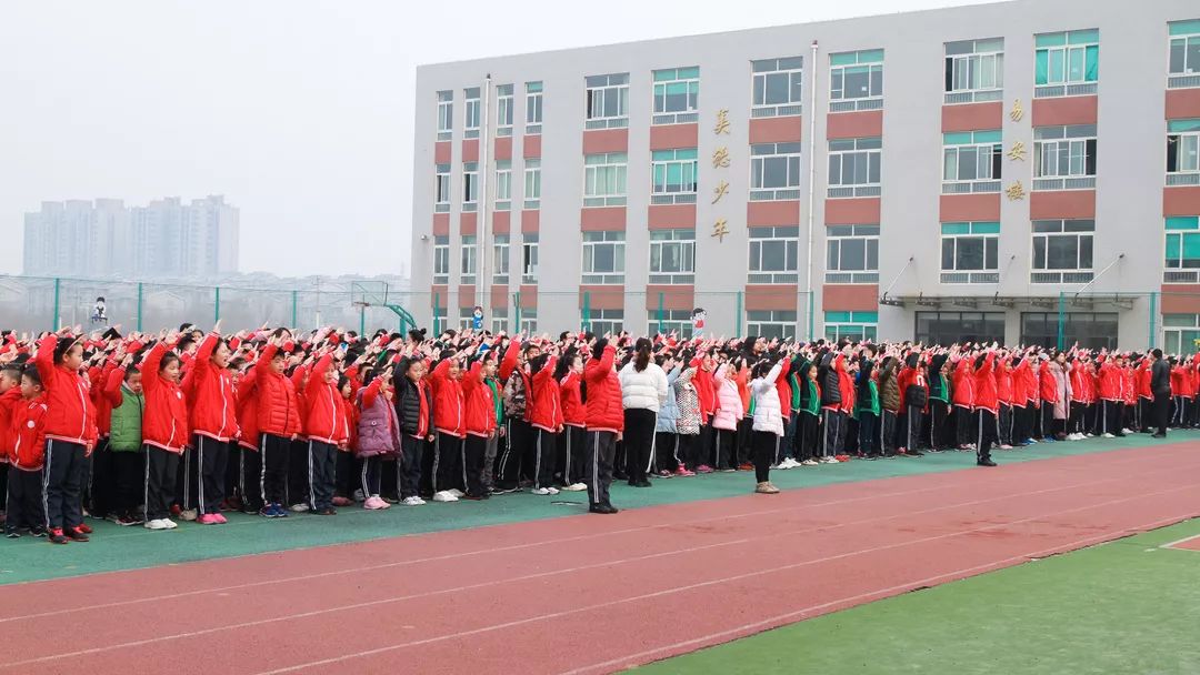 章丘清照小学与春天一同耕耘学校举行新学期开学典礼