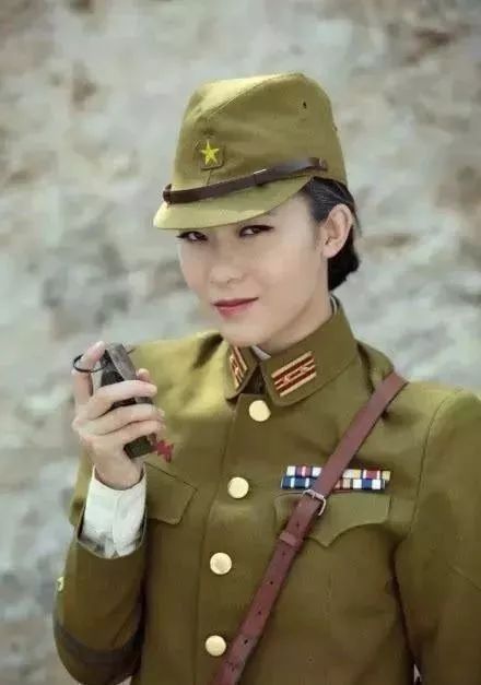《女子炸弹部队》里的日本女军官   五,人物造型  抗日神剧中的主角