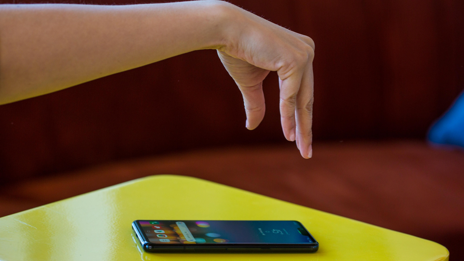 掌纹解锁隔空手势lg新机看得我尴尬症都犯了