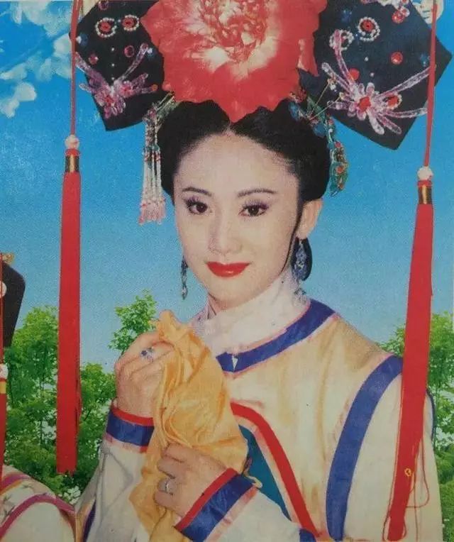 好几次,小燕子被恶毒皇后和容嬷嬷迫害,都多亏了令妃娘娘求情,才得以