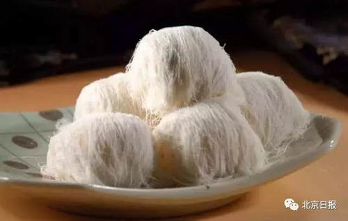 护国寺小吃起源店:"龙胆"不仅有传统的巧克力,豆沙等甜口味的,还有