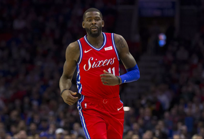 布朗:恩尼斯今晚的表现很好,是我们最好的防守球员之一