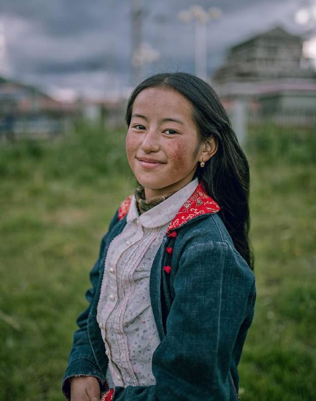 30岁美女摄影师辞职环球旅行靠穿汉服国外爆火中国女孩都这么美吗