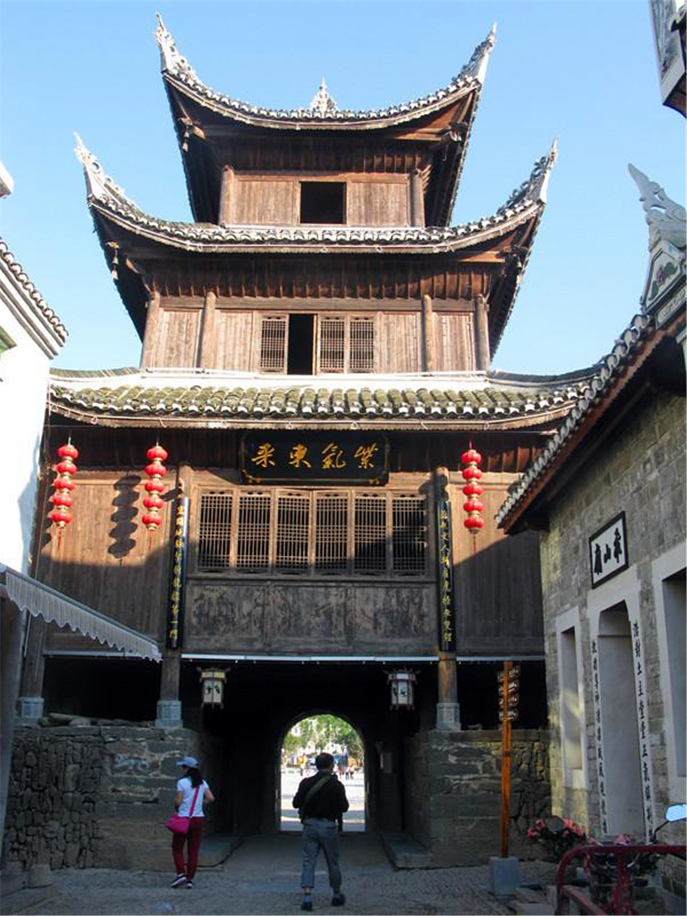 贵州最大的军屯堡城中街道都是丁字形诗人王昌龄曾被贬在这里