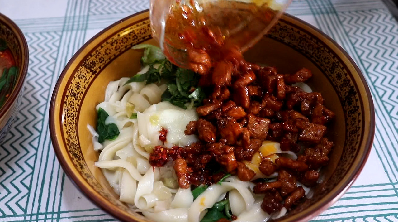 教您做陕西特色面食鸡汤刀削面,味道一绝,学会可以开店了