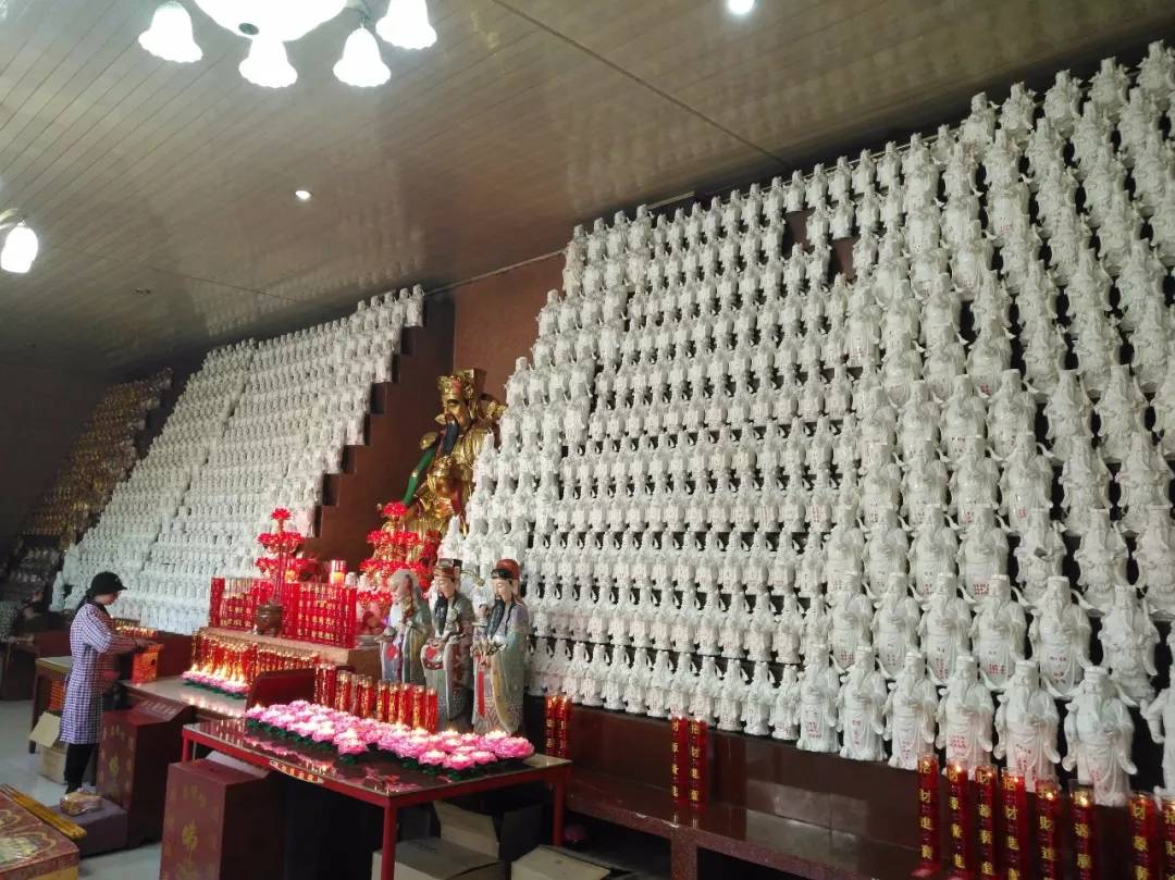 山洞里的神秘寺庙,里面供奉着近万尊佛像,全国罕见!__凤凰网