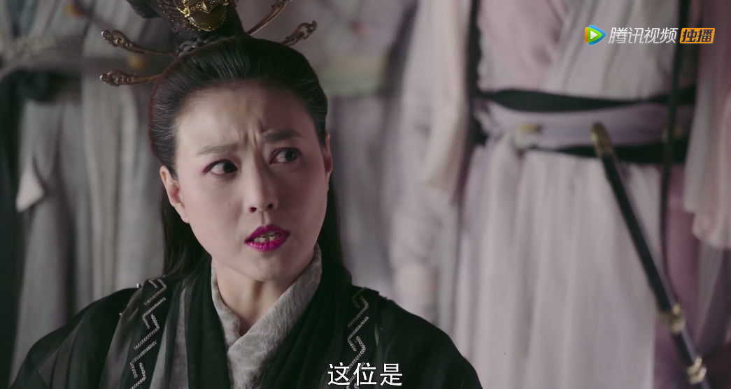 最近的剧情中,周芷若因为学会了九阴真经,所以重新坐回了峨眉