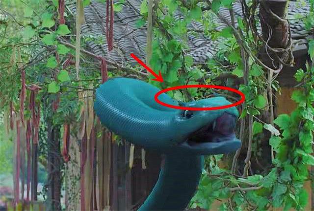 新版《新白娘子传奇》小青现出原形后,网友:东海龙王的女儿吗?