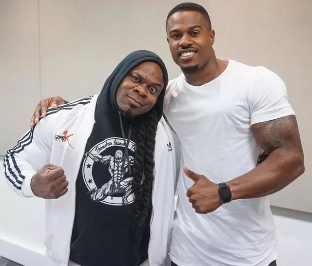 这个被称作肌肉熊猫的男人竟让max瞬间充血