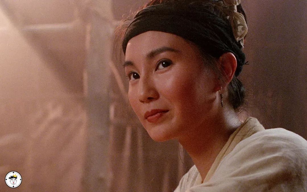 林青霞扮演的邱莫言英气十足,这一秒是不畏生死,侠肝义胆的侠女,但下