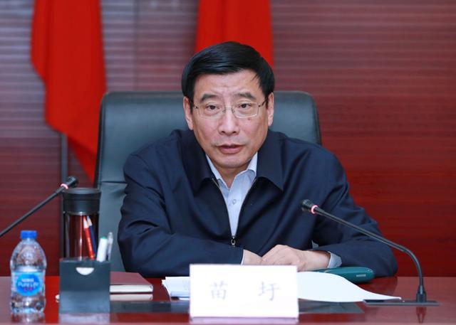 中央各部门以及地方各级党委,政府务实平捣⒄,我国新能源汽车