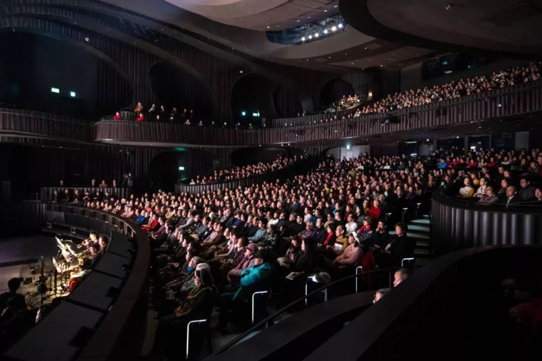 造价22亿的香港天价戏院,建成后却成了他的遗作