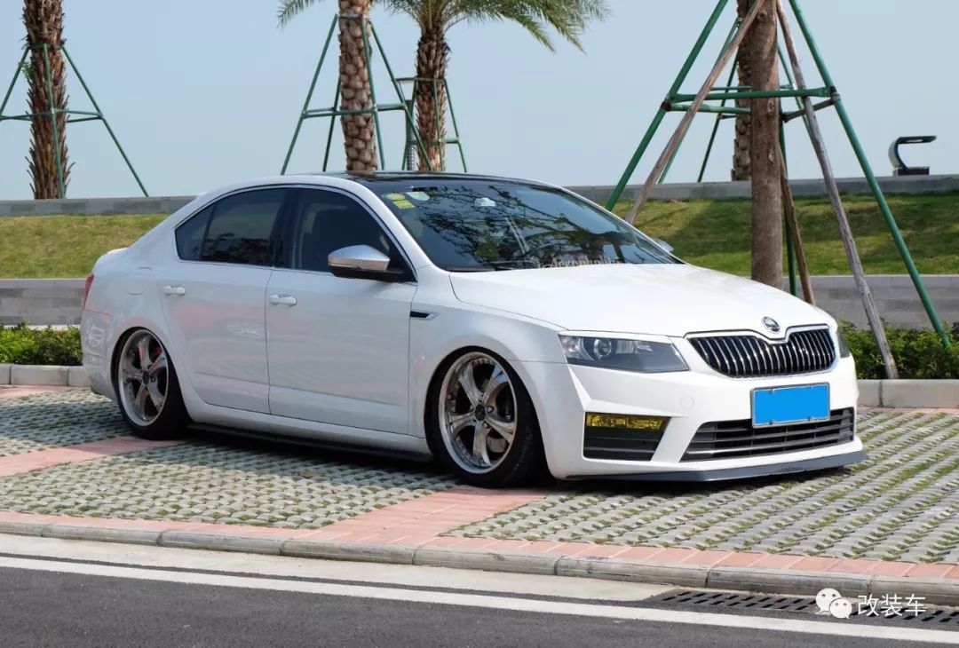 中山车友丨因为掀背的造型爱上它斯柯达明锐改装案例