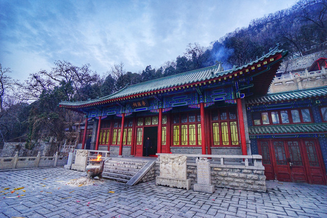 有"小王府"就有"大王府"."小王府",顾名思义就是小王的府.