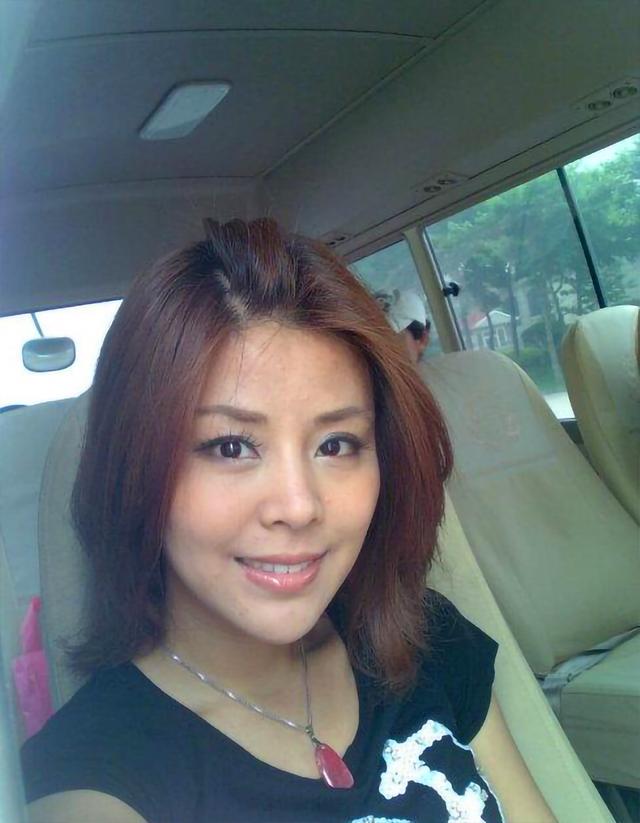 之后就是凌晗了,其实她本来是舞蹈专业的,后来才学习的音乐,节目停播