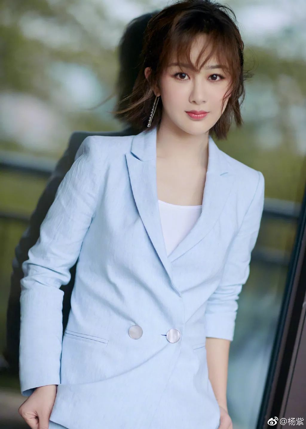 杨紫深夜发文秒删引猜忌失落也好意难平也罢她都是无可否认的新生代