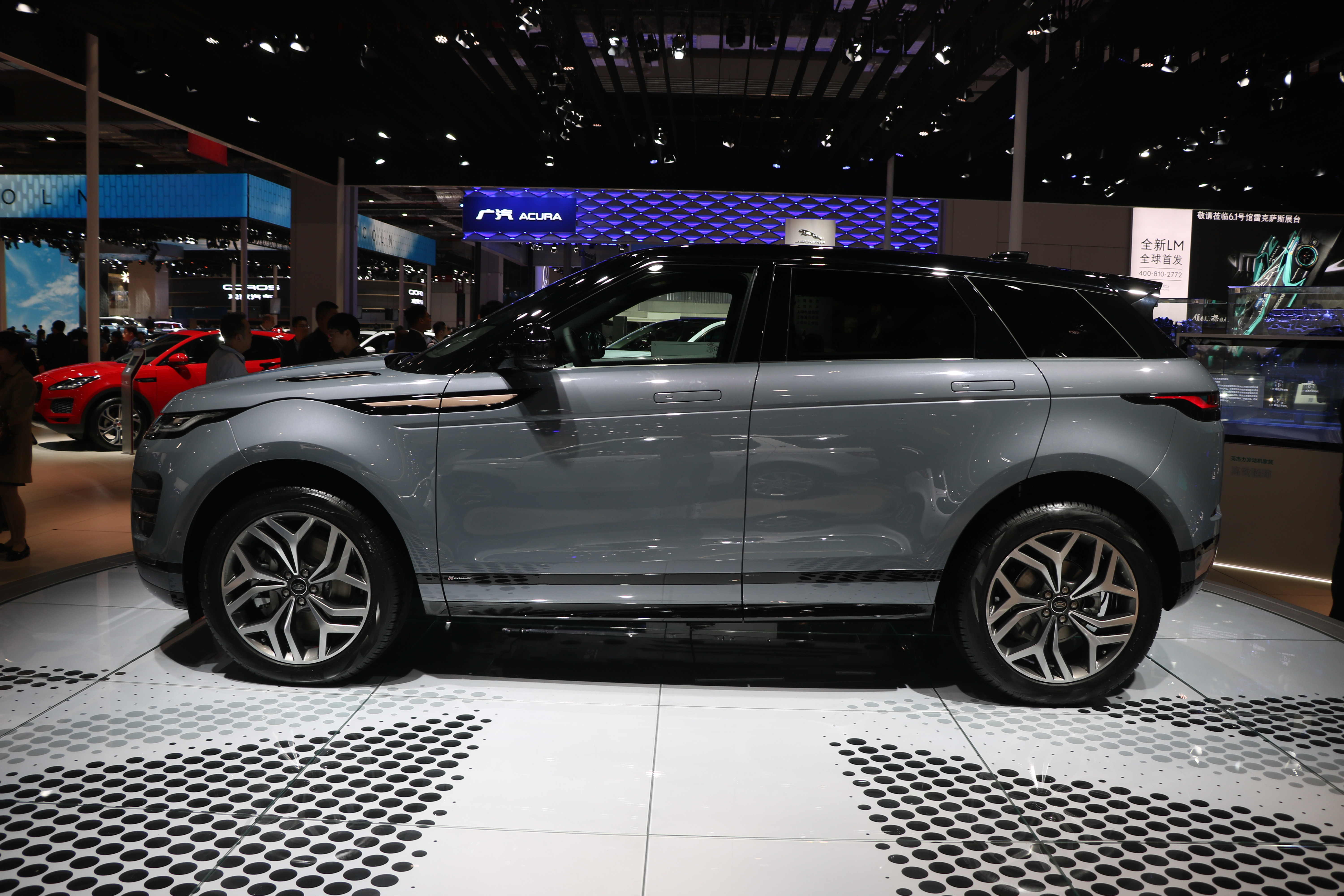 6万,全新一代捷豹路虎揽胜极光预售35.9万起