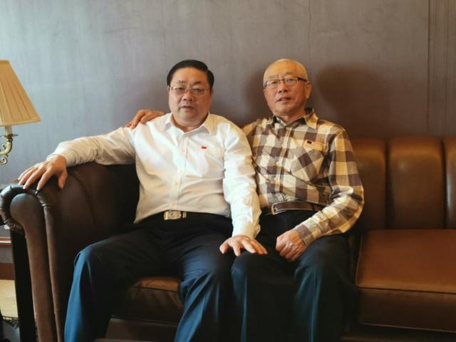 万国林亲临金源珠宝古玩城,视察《连甲榜书中华传统文化展》__凤凰网