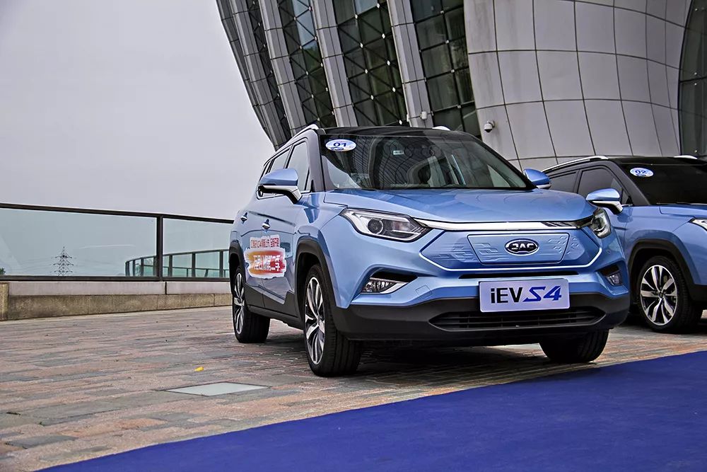 试驾江淮ievs4续航470km快充45分钟可充满只是整体设计缺少新鲜感