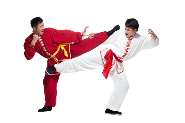 都说站桩膝不出尖,为什么很多武术的大师站得很低?__凤凰网