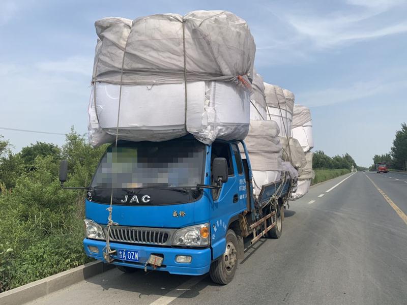 远看像座山,近看心发颤,小货车,这是你生命中不该承受之超!