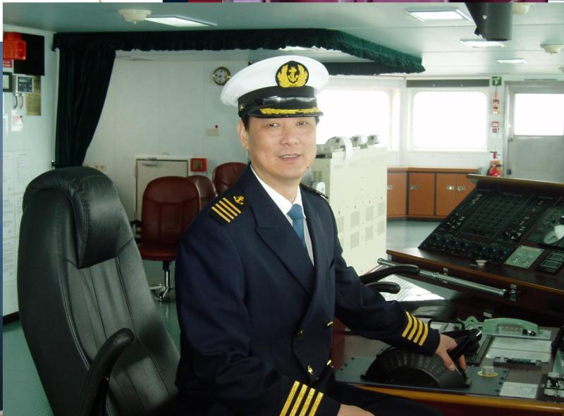 中海集运“新美洲”轮退休船长把海盗写成书：这是我热爱大海的方式__凤凰网