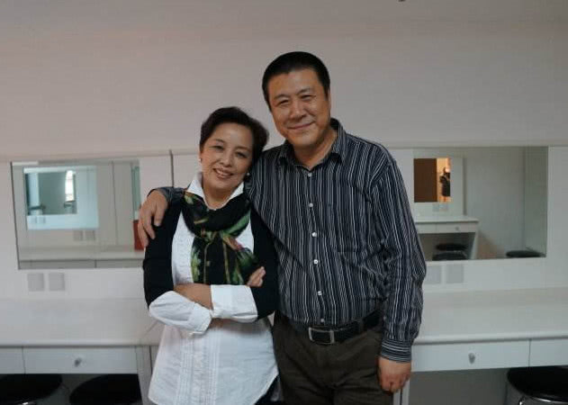她是国家一级演员,嫁给同学被宠爱34年,如今62岁婚姻生活甜如蜜