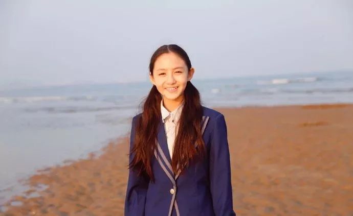 助攻李现和杨紫拍下亲密合照的小花却被吐槽童星历届颜值最差