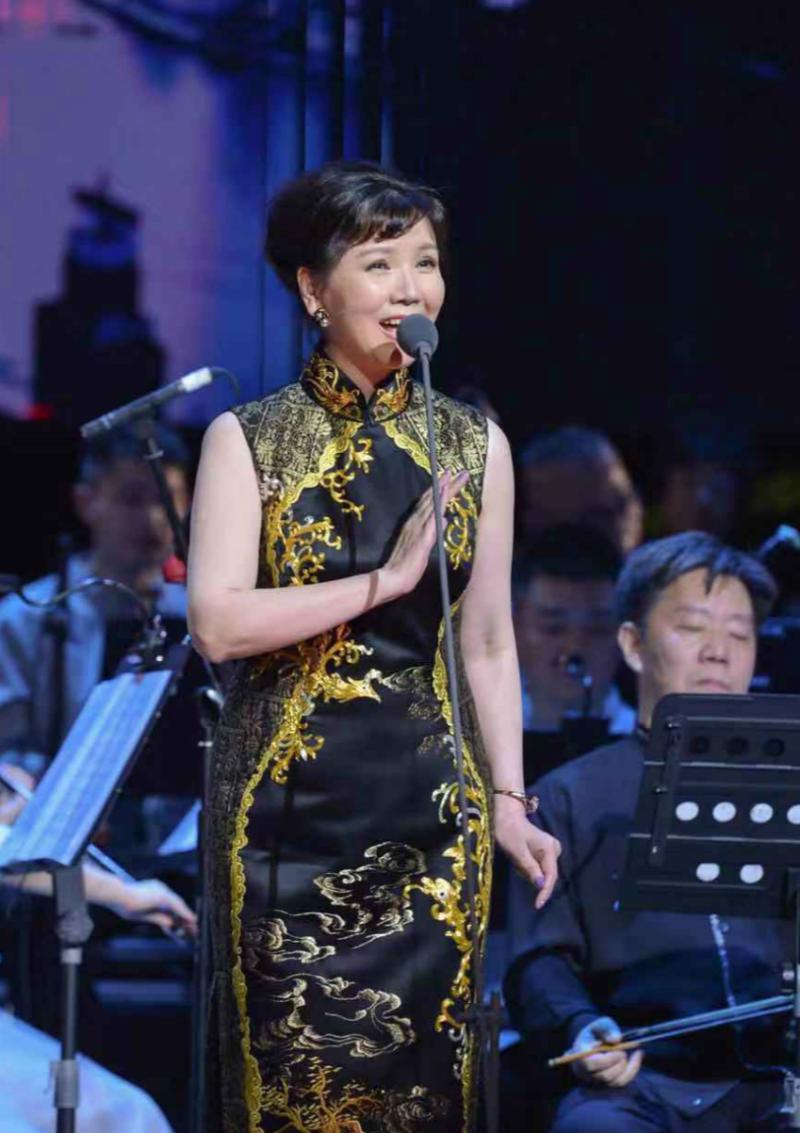 上海话演绎《唱支山歌给党听》,沪剧《红灯记》配交响乐伴奏,是什么样