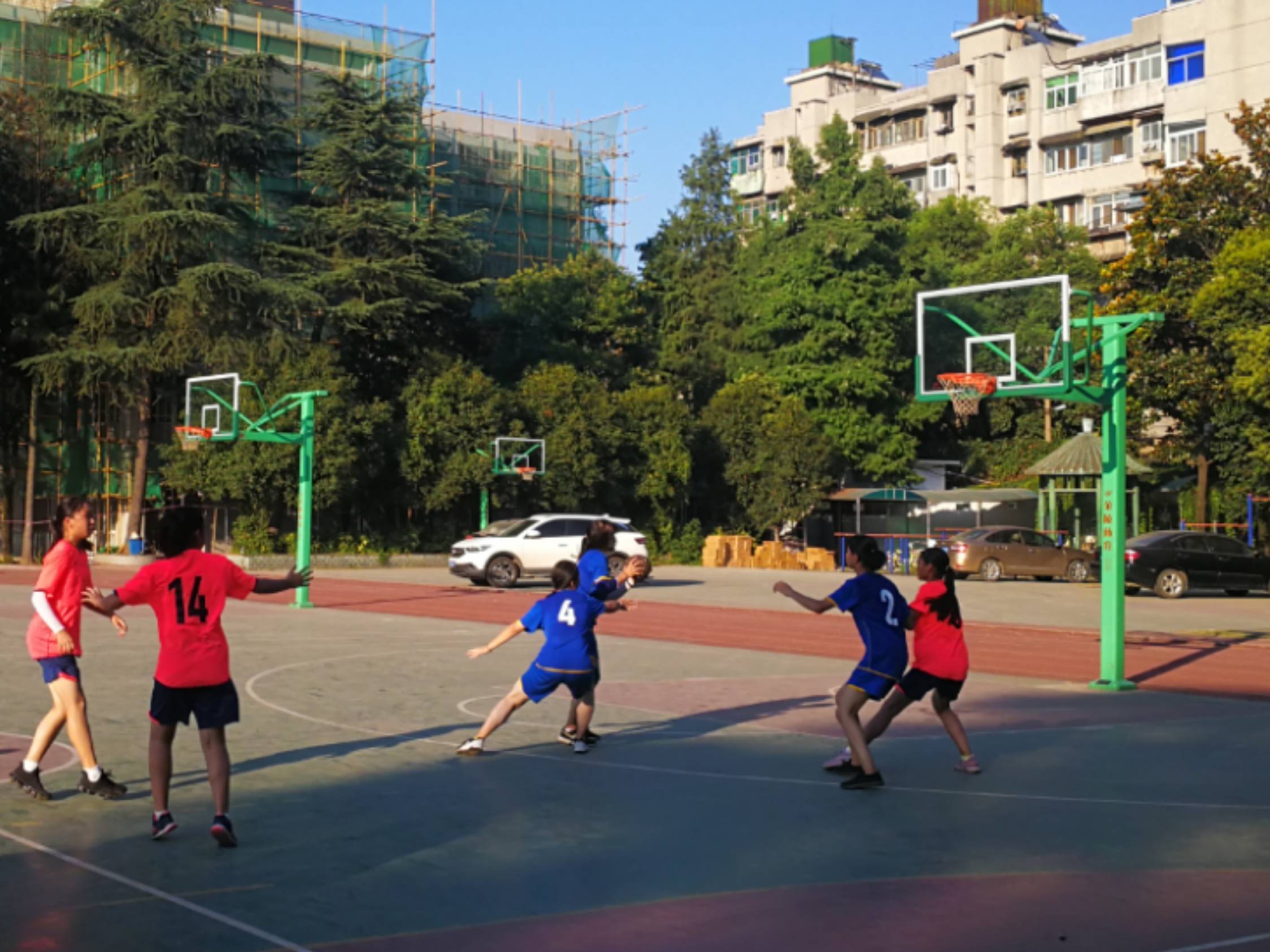 四美塘中学手球队不畏酷暑备战大赛