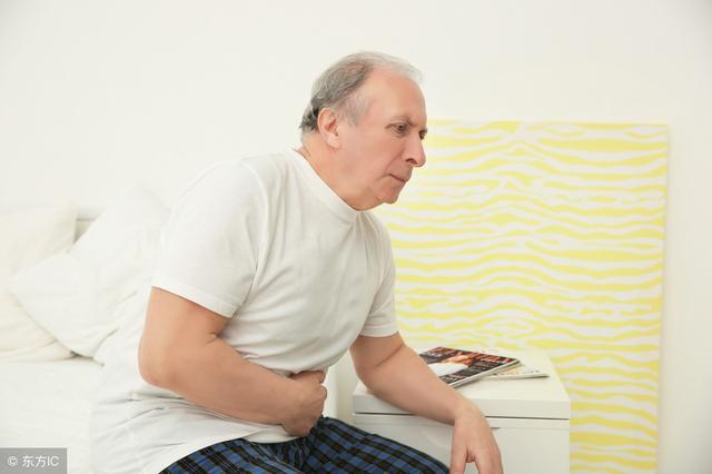 蠕动减慢,加上老年人新陈代谢缓慢,体内水分减少,容易造成大便干燥