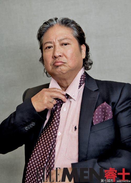 洪金宝被人们称为演艺圈最灵活的胖子动作演员,那不是空穴来风,他出道