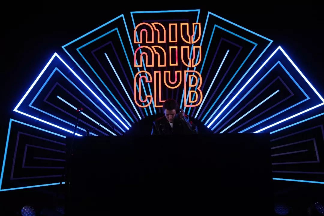 miu miu club | 不用去巴黎,miu miu女孩空降上海滩