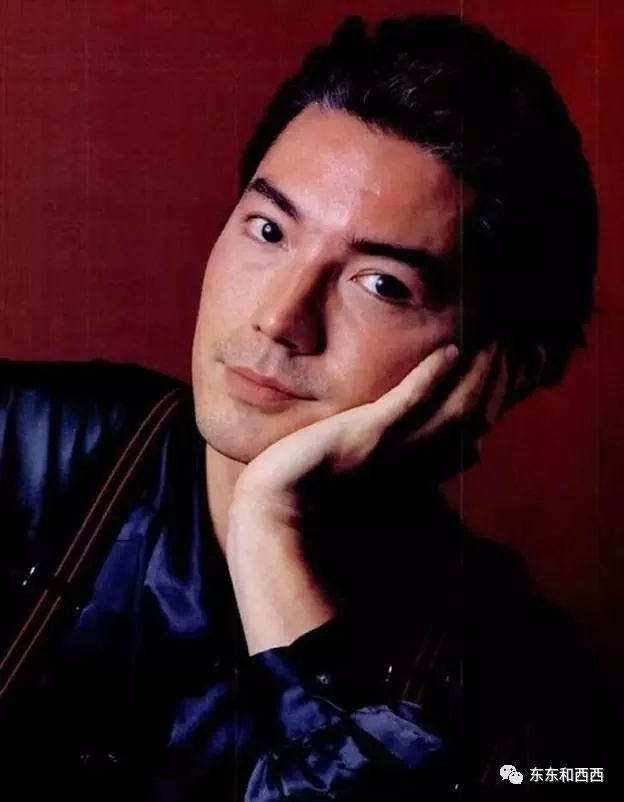 跟娱乐圈其他人不同,尊龙这张脸上写满内心的宁静.