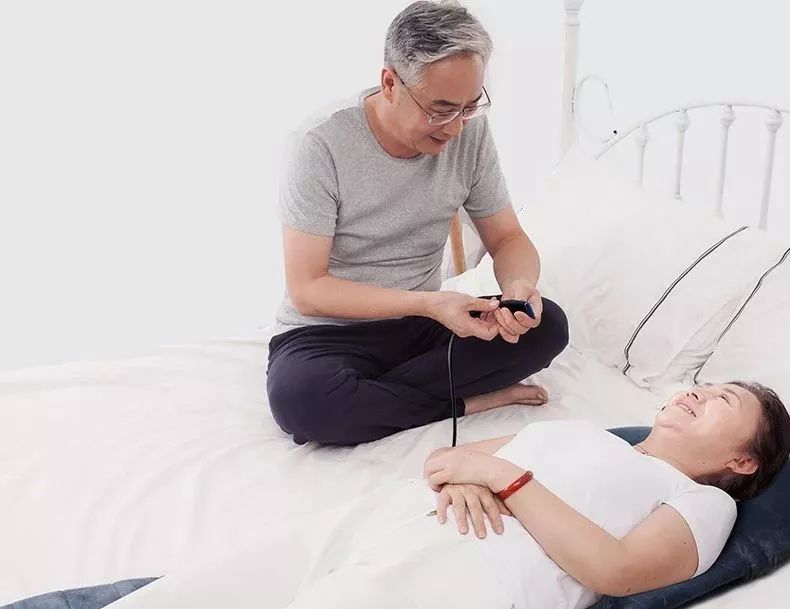 和同事讨论完工资痛且丧别恼在家做个大保健吧话题讨论