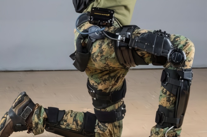 视频:厉害了!美国陆军展示最新下肢外骨骼系统
