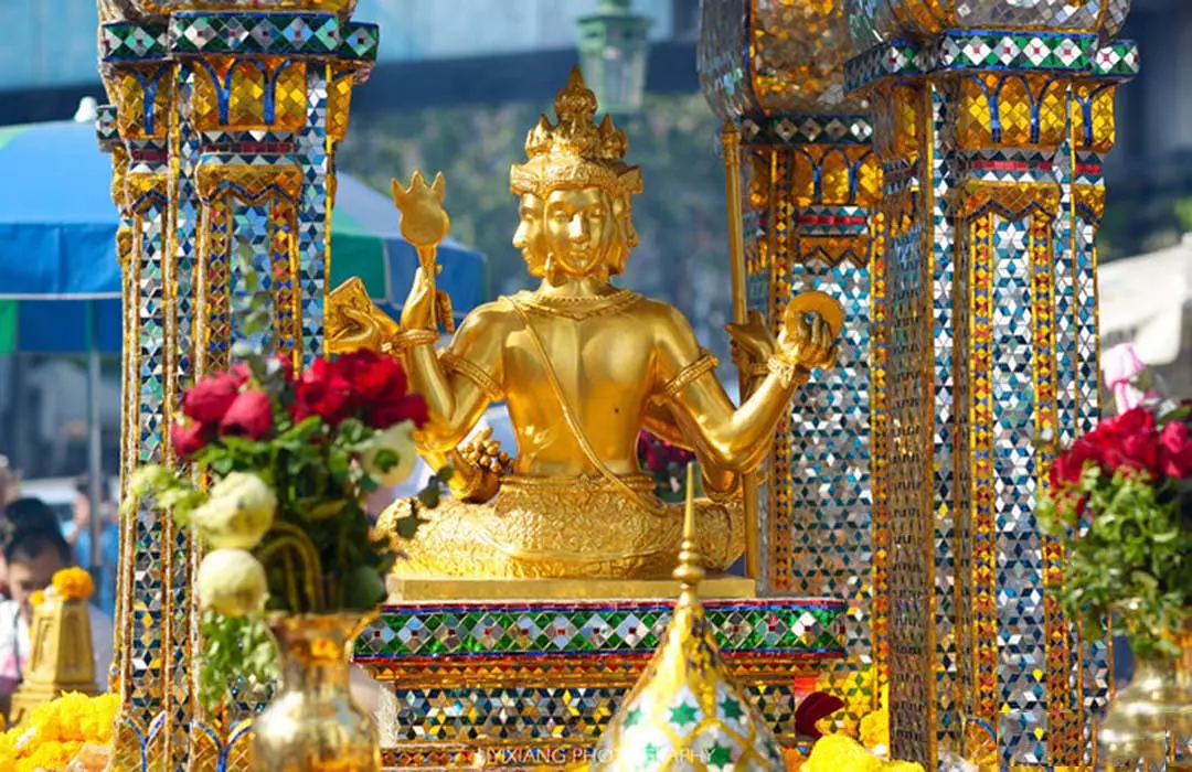 四面佛曼谷王朝从拉玛一世到八世,均居于大皇宫内,如今该地仅用于举行