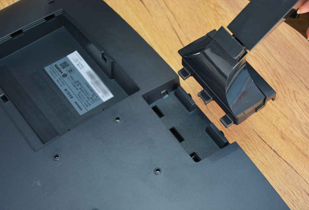 电竞专用曲面窄边框三星c32显示器上手实测