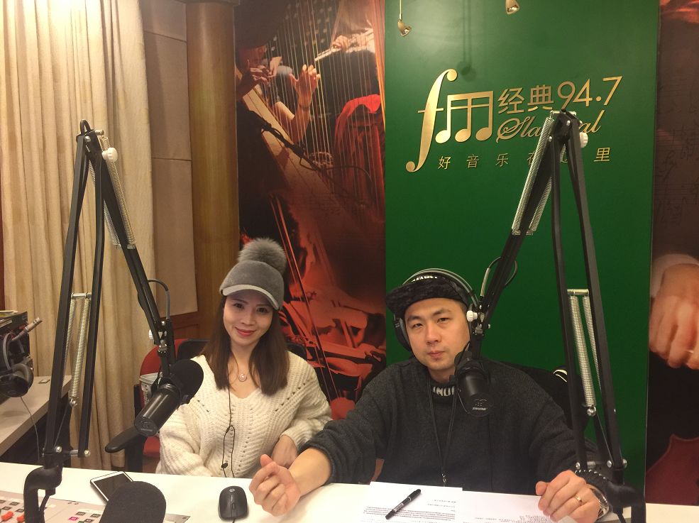 从12月31日晚上7点开始,主持人虞莉娅和马辰坐阵经典947直播间,为听众