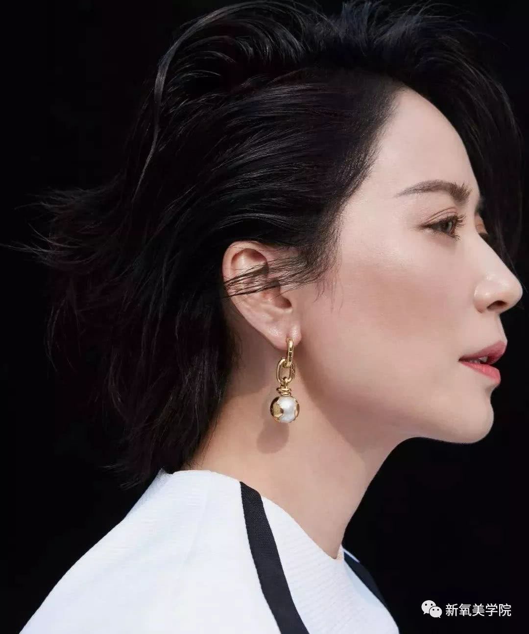 杨幂学会这个"方脸变美大法,就不会为藏双下巴而凹出猥琐颈了