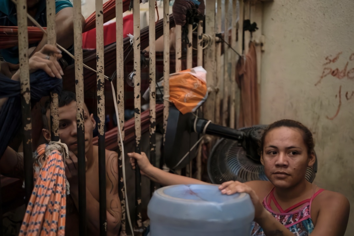 印度的女性地位有多低?女囚关进男牢房!