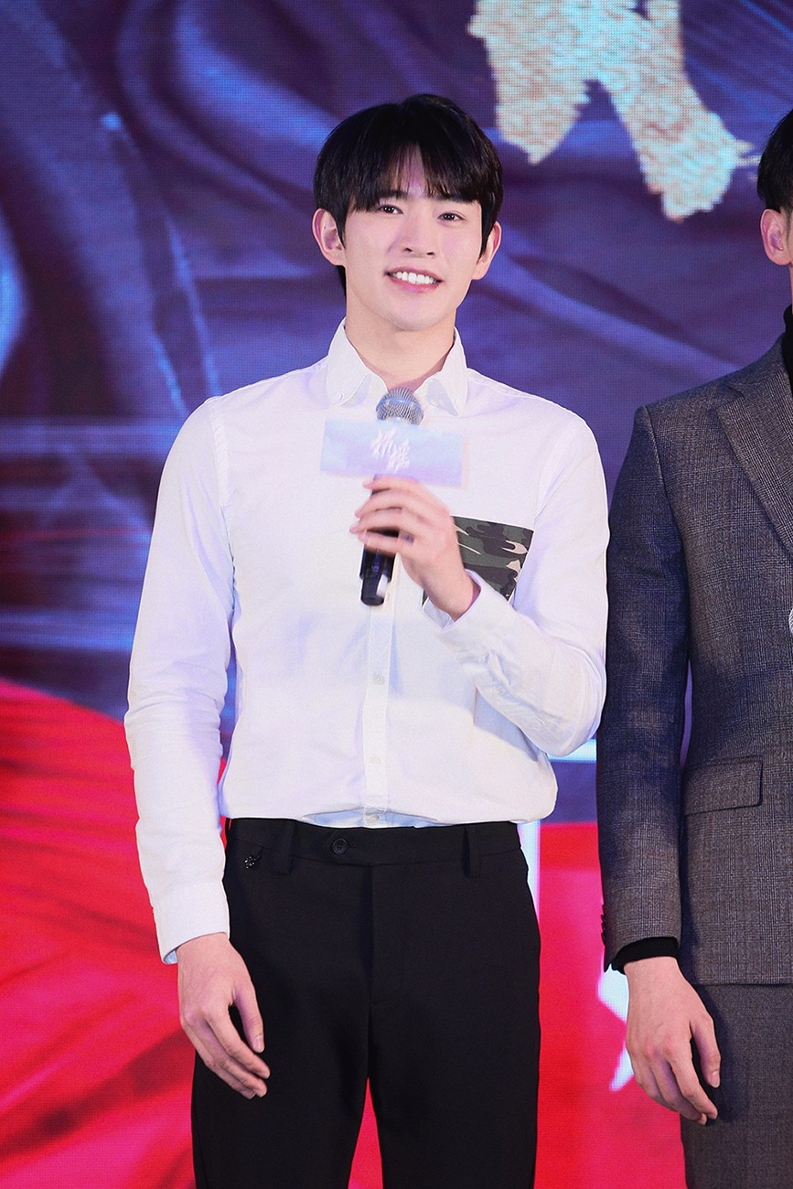 叶思伟《招摇》定档 自侃角色"偶像包袱重"