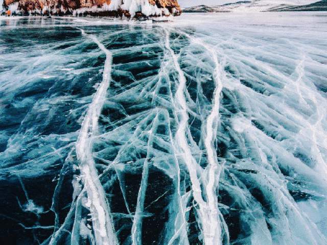贝加尔湖结冰啦!这是什么神仙景色!