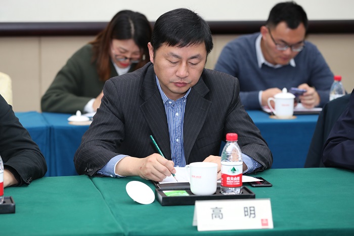 会上,苏州市市场监督管理局施卫兵副局长,吴江区戚振宇副区长分别作了