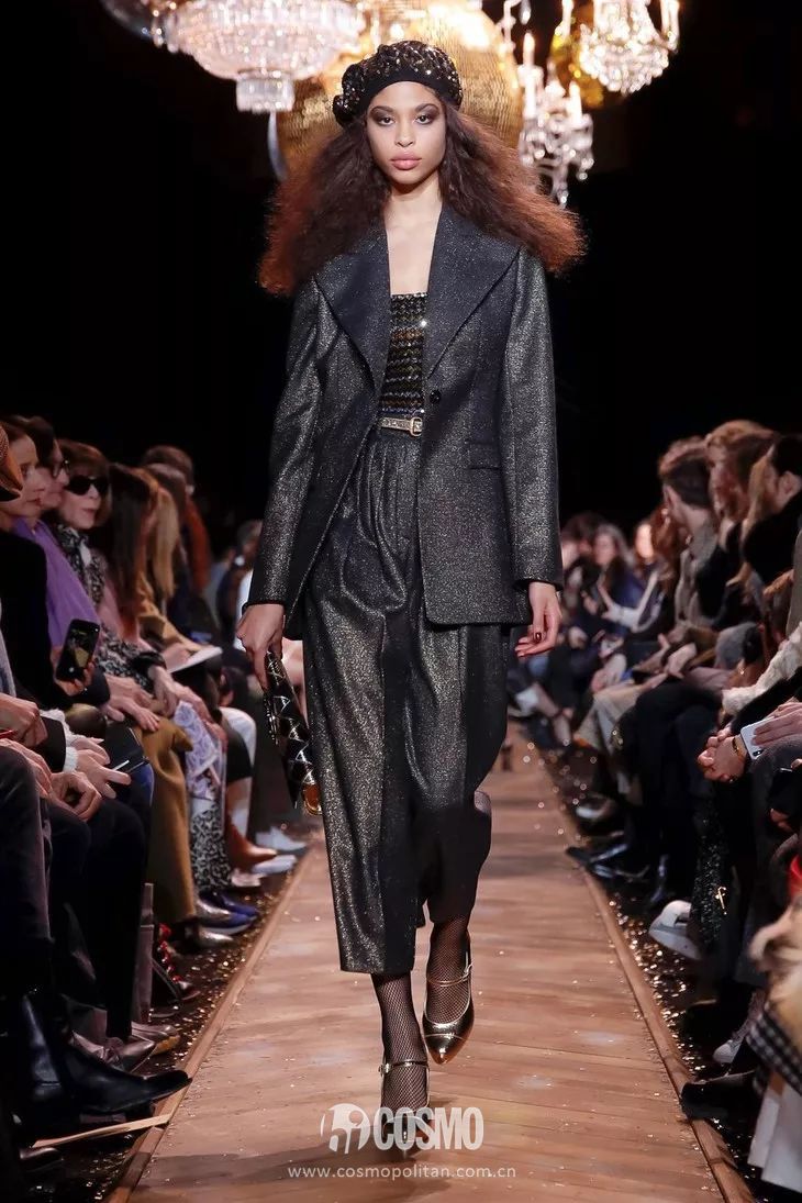 T型台| 林允儿参加的这场70年代迪斯科，好嗨哟~_凤凰网, image size:730x1095