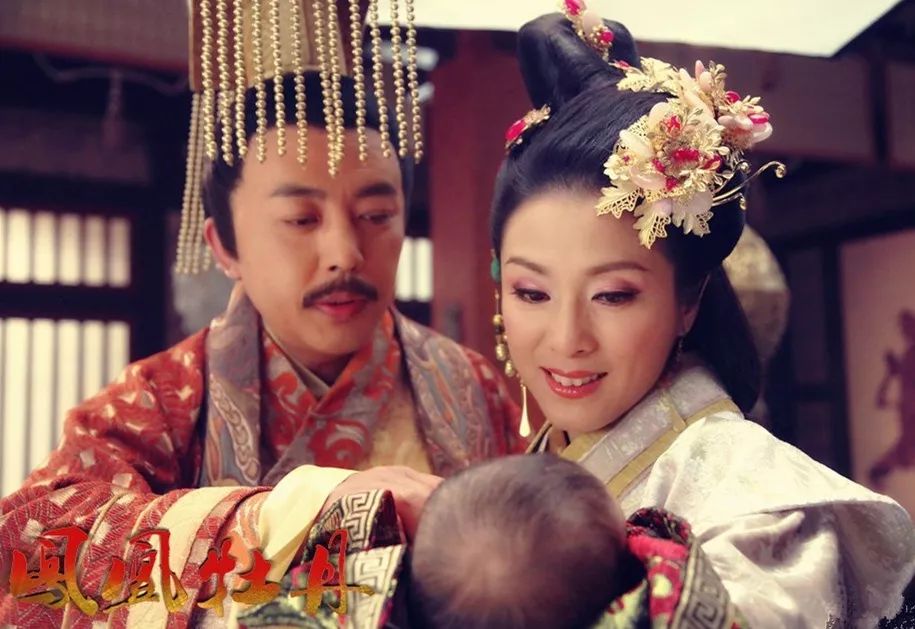 秦始皇嬴政容得了天下,却为何容不下他妈?