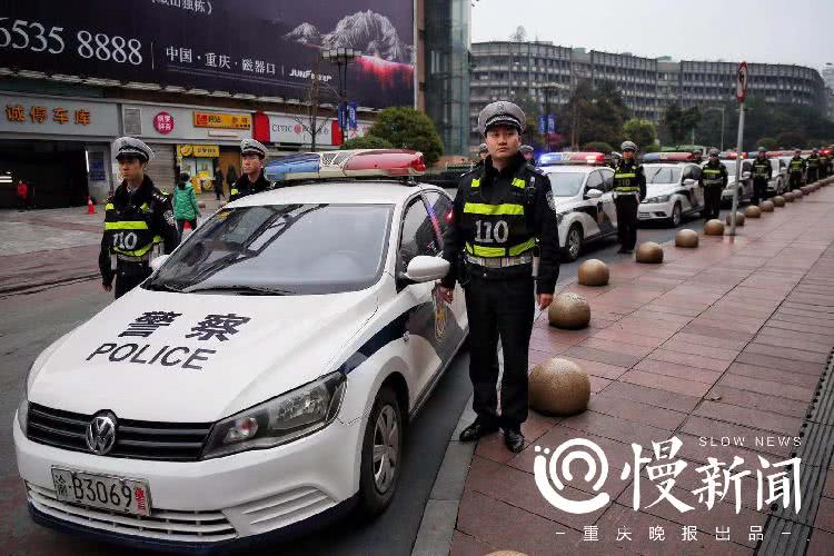 警車上辦公市民可攔車求助帶你走進重慶沙坪壩區110快處隊